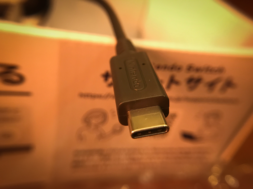 USB Type-C 的連接孔不用擔心正反面問題